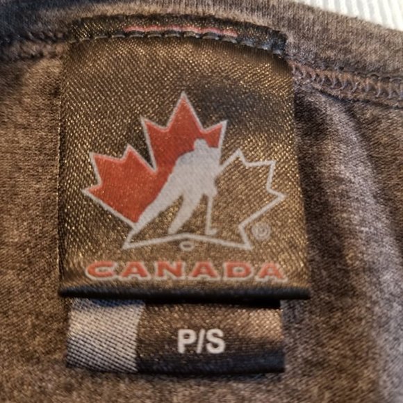 Women's Team Canada Fitted Top - Picture 4 of 4